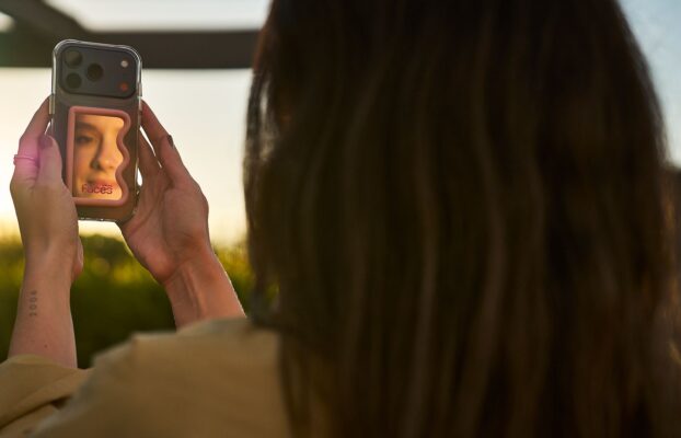 O impacto das selfies na autoimagem: Natura Faces lança campanha de conscientização