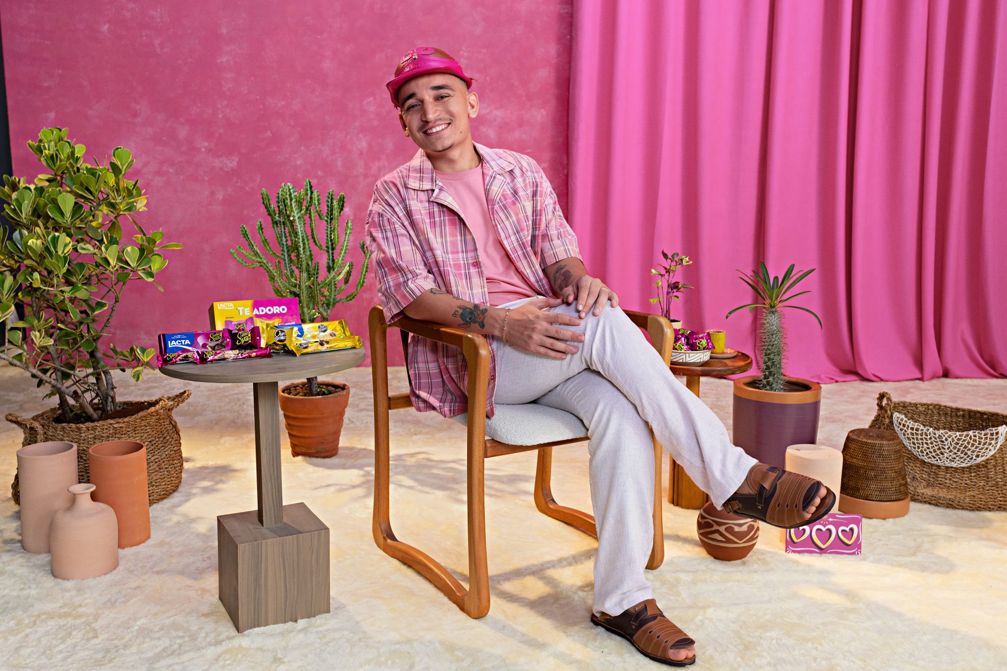 João Gomes narra declarações de amor em nova campanha da Sonho de Valsa