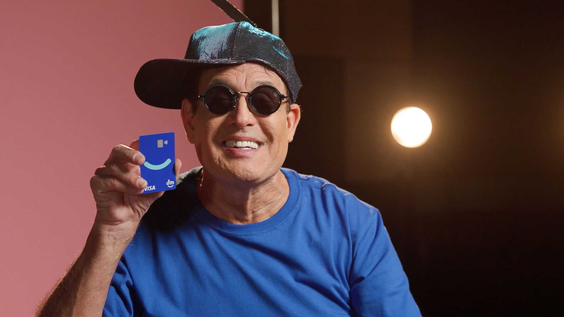 Campanha DM: Sergio Mallandro usa humor para promover serviços financeiros