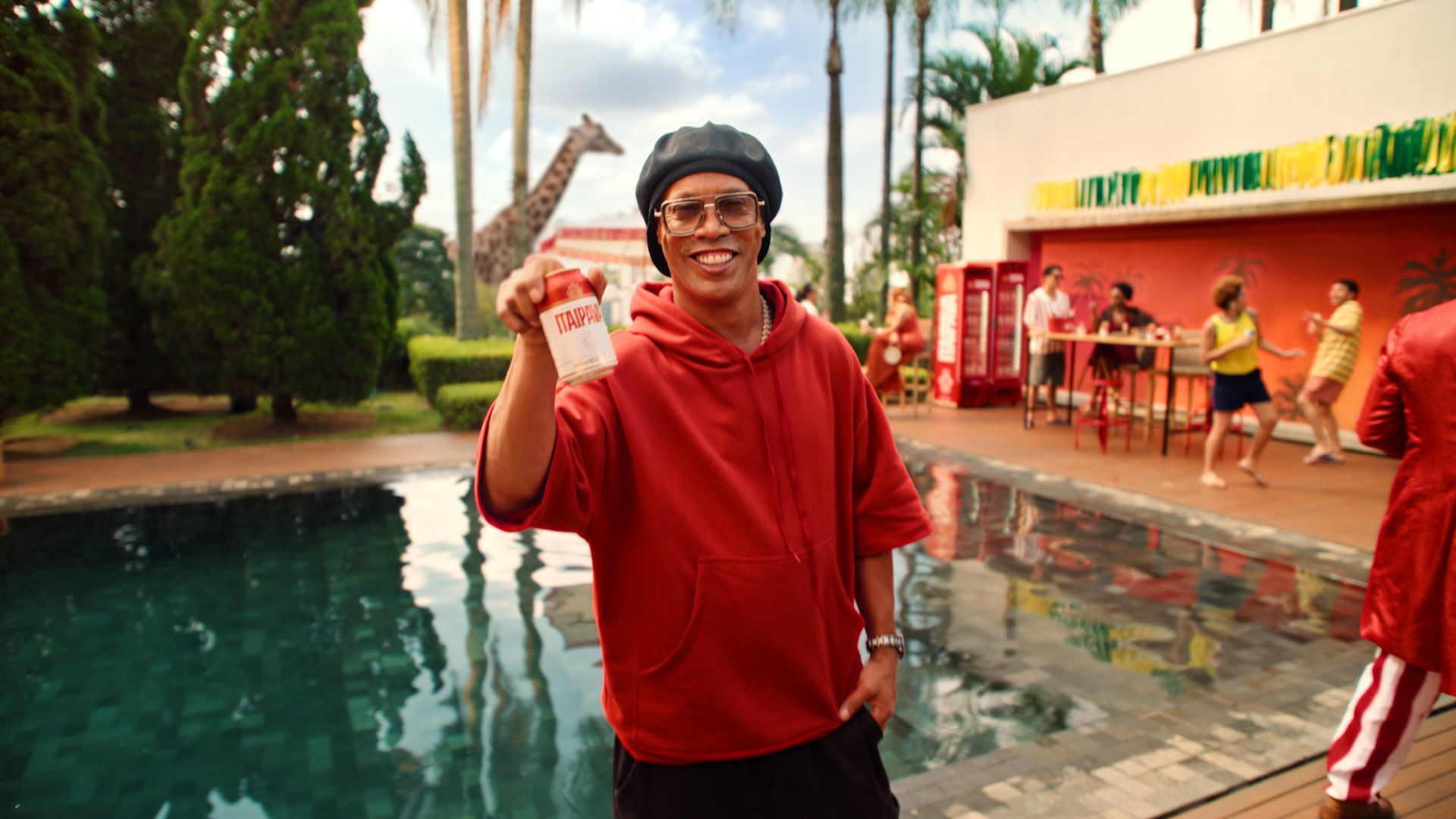 Itaipava lança campanha digital com Ronaldinho Gaúcho e MC Livinho para engajar público