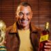 Johnnie Walker e Cafu promovem leilão beneficente com whisky de 24 anos